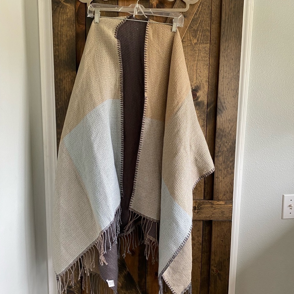 Reversible Wrap/Shawl - Picture 4 of 8